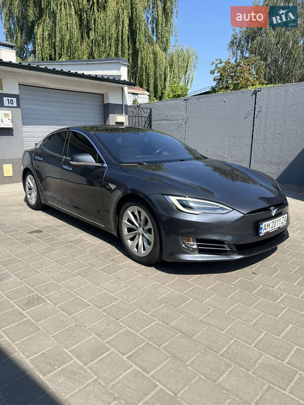 Лифтбек Tesla Model S 2016 в Житомире