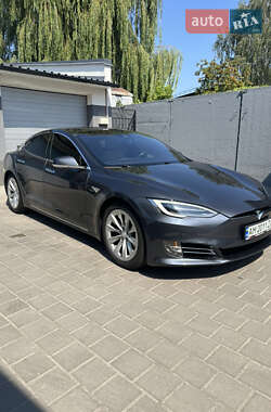 Лифтбек Tesla Model S 2016 в 