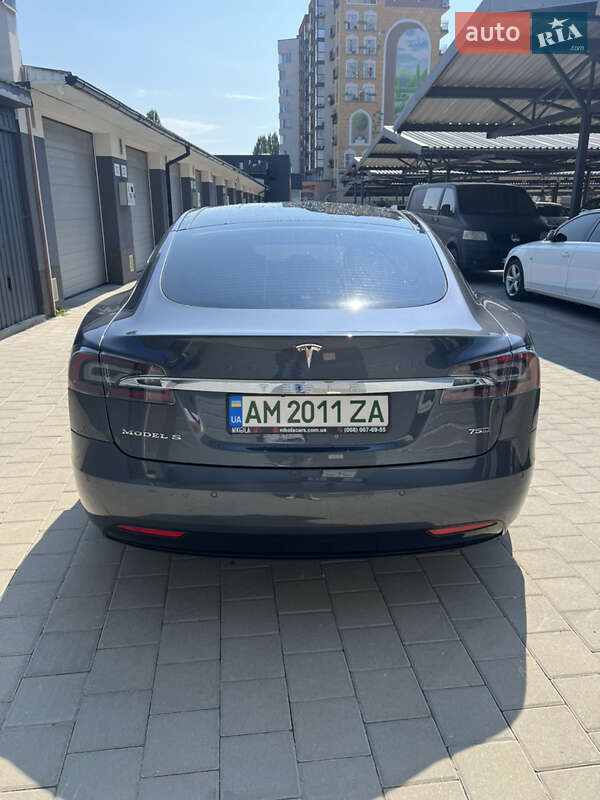 Лифтбек Tesla Model S 2016 в Житомире