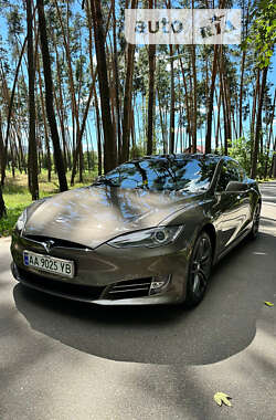 Лифтбек Tesla Model S 2016 в Киеве