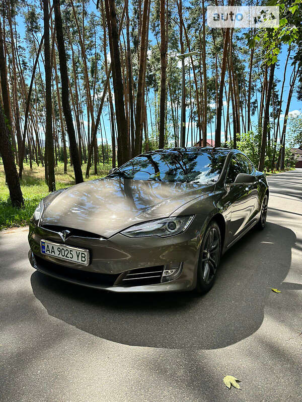 Ліфтбек Tesla Model S 2016 в Києві