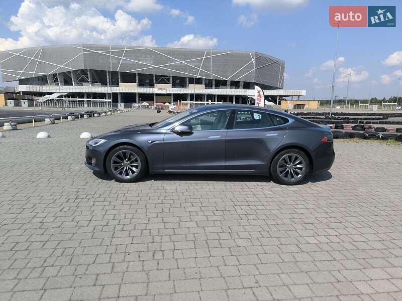 Ліфтбек Tesla Model S 2017 в Львові