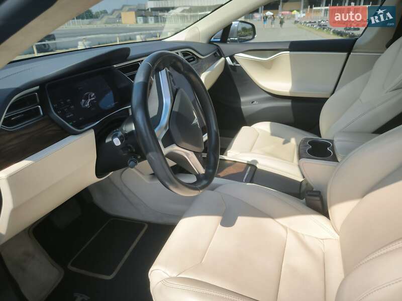 Ліфтбек Tesla Model S 2017 в Львові