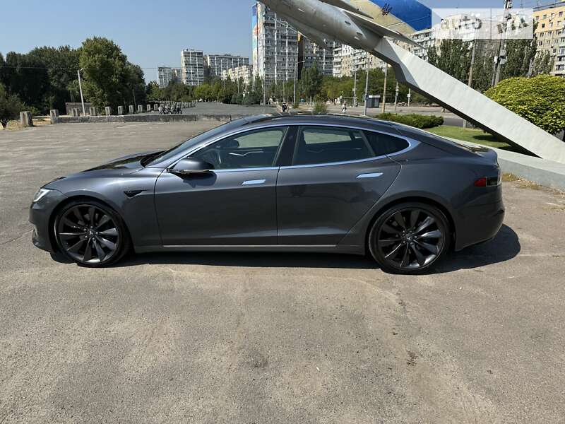 Ліфтбек Tesla Model S 2017 в Дніпрі фото 4 Ліфтбек Tesla Model S 2017 в Дніпрі