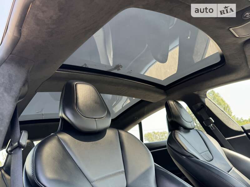 Ліфтбек Tesla Model S 2017 в Дніпрі фото 13 Ліфтбек Tesla Model S 2017 в Дніпрі