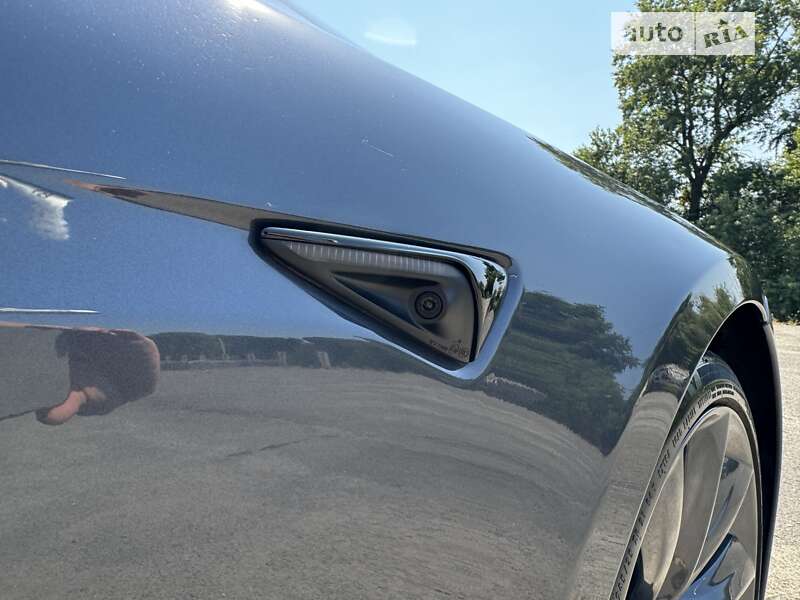 Ліфтбек Tesla Model S 2017 в Дніпрі фото 29 Ліфтбек Tesla Model S 2017 в Дніпрі