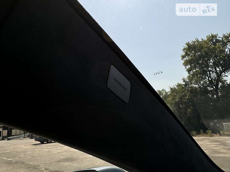 Ліфтбек Tesla Model S 2017 в Дніпрі фото 27 Ліфтбек Tesla Model S 2017 в Дніпрі