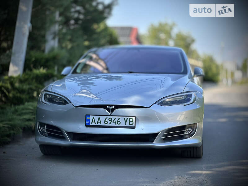 Лифтбек Tesla Model S 2017 в Киеве фото 3 Лифтбек Tesla Model S 2017 в Киеве