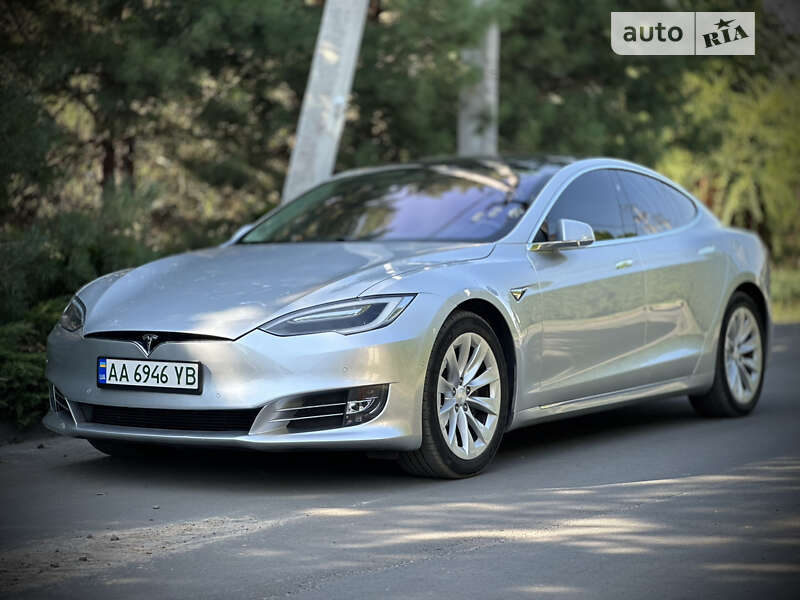 Лифтбек Tesla Model S 2017 в Киеве фото 7 Лифтбек Tesla Model S 2017 в Киеве