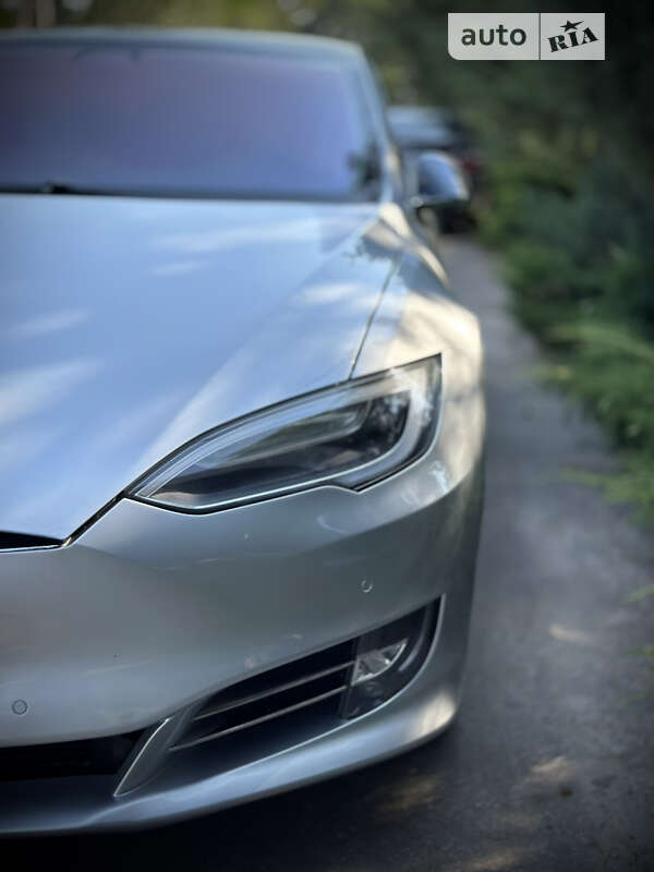 Лифтбек Tesla Model S 2017 в Киеве фото 30 Лифтбек Tesla Model S 2017 в Киеве