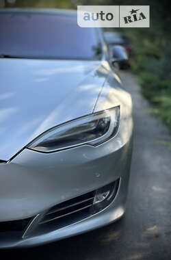 Ліфтбек Tesla Model S 2017 в 