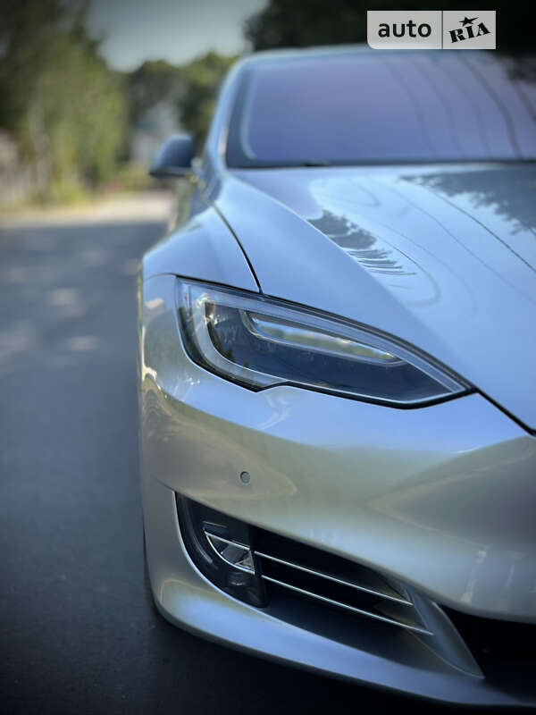 Лифтбек Tesla Model S 2017 в Киеве фото 29 Лифтбек Tesla Model S 2017 в Киеве