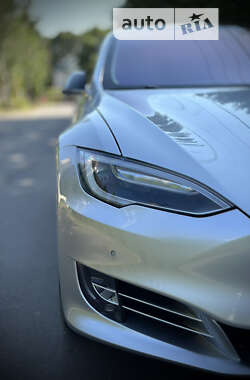 Ліфтбек Tesla Model S 2017 в 