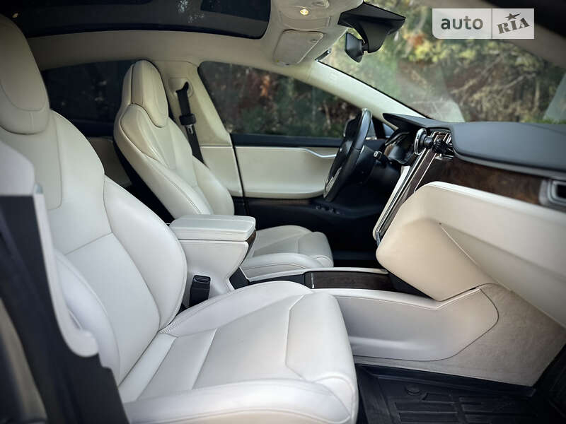 Лифтбек Tesla Model S 2017 в Киеве фото 37 Лифтбек Tesla Model S 2017 в Киеве