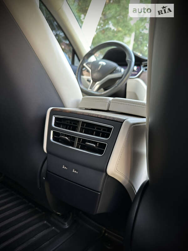 Лифтбек Tesla Model S 2017 в Киеве фото 47 Лифтбек Tesla Model S 2017 в Киеве