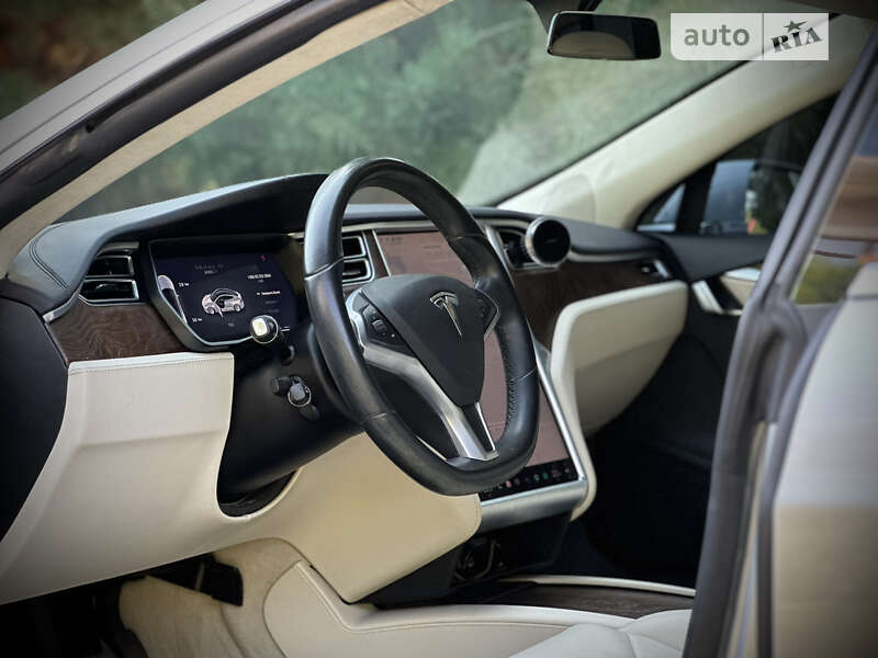 Лифтбек Tesla Model S 2017 в Киеве фото 48 Лифтбек Tesla Model S 2017 в Киеве