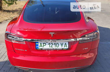 Лифтбек Tesla Model S 2013 в 