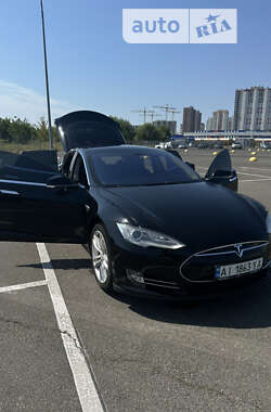 Ліфтбек Tesla Model S 2014 в Києві