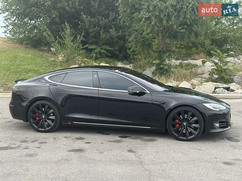 Лифтбек Tesla Model S 2017 в Днепре