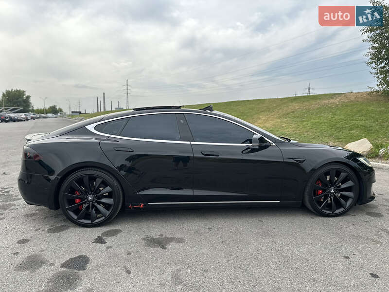 Лифтбек Tesla Model S 2017 в Днепре
