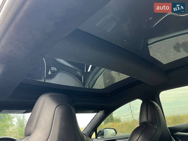 Лифтбек Tesla Model S 2017 в Днепре