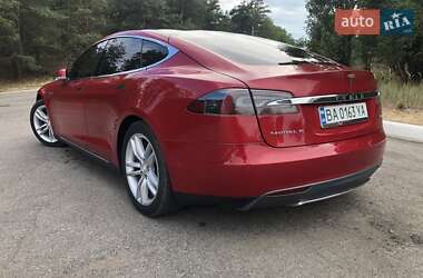 Ліфтбек Tesla Model S 2016 в Києві