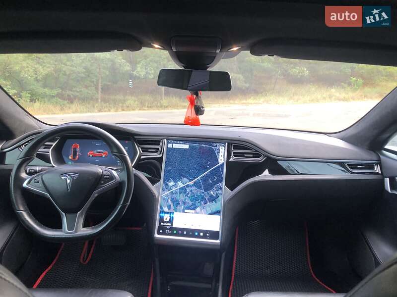 Лифтбек Tesla Model S 2016 в Киеве
