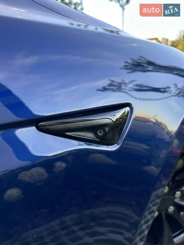 Лифтбек Tesla Model S 2018 в Львове