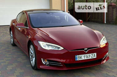 Лифтбек Tesla Model S 2016 в Ровно