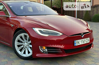 Лифтбек Tesla Model S 2016 в Ровно