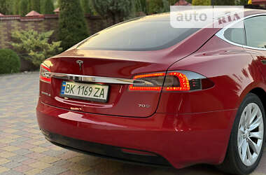 Лифтбек Tesla Model S 2016 в Ровно