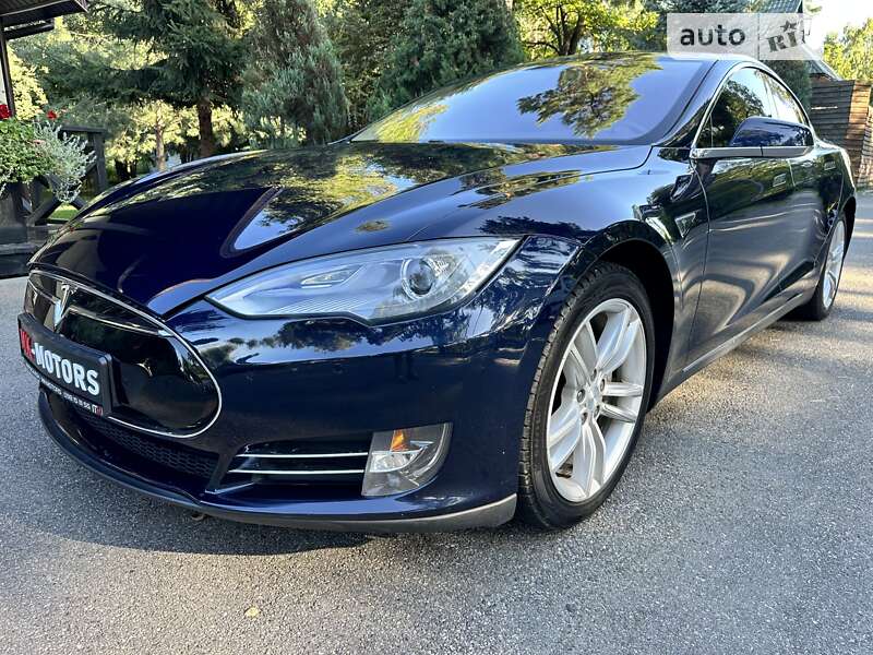 Tesla Model S 2014