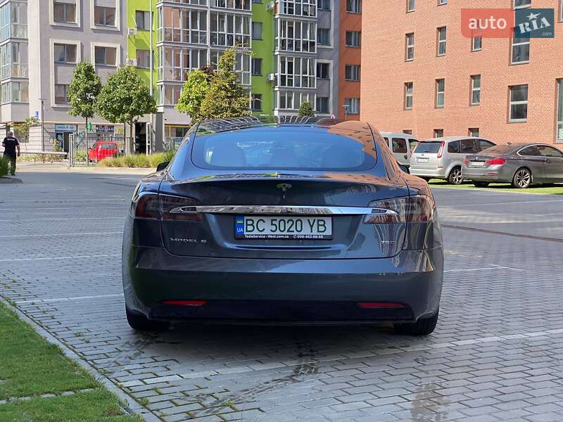 Лифтбек Tesla Model S 2018 в Львове