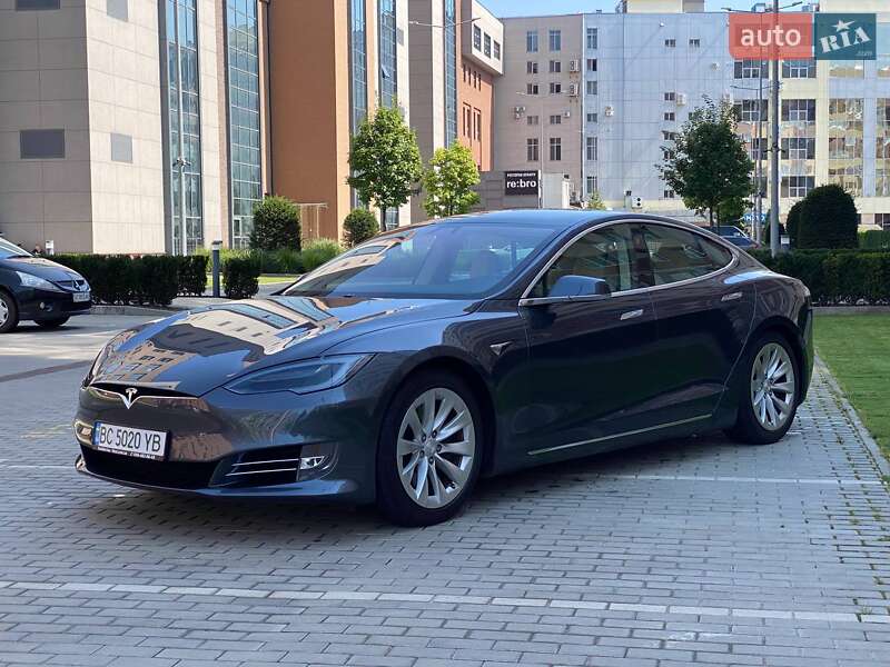 Лифтбек Tesla Model S 2018 в Львове