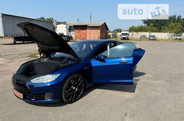 Лифтбек Tesla Model S 2015 в Фастове