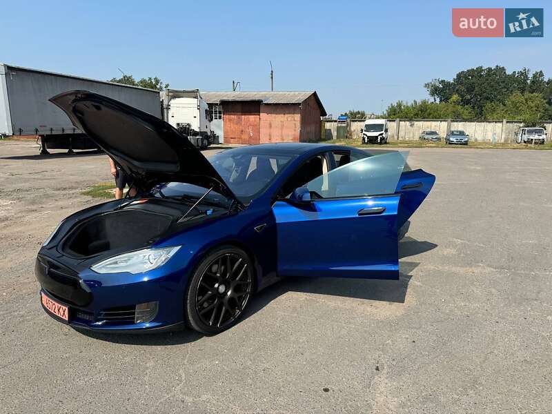Ліфтбек Tesla Model S 2015 в Фастові фото Ліфтбек Tesla Model S 2015 в Фастові