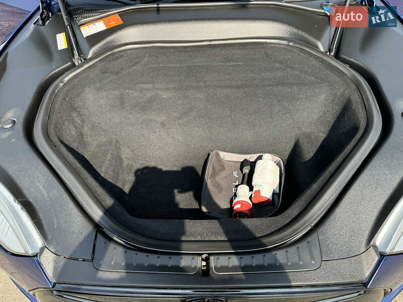 Лифтбек Tesla Model S 2015 в Фастове