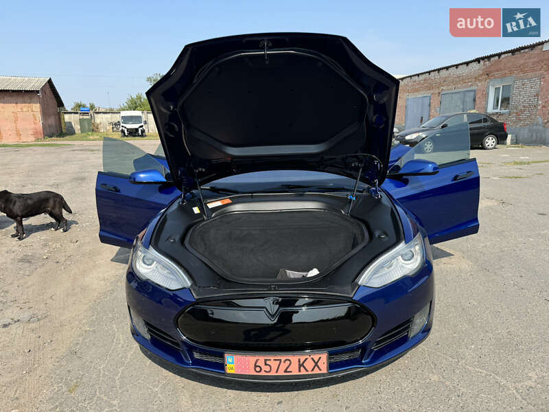 Лифтбек Tesla Model S 2015 в Фастове