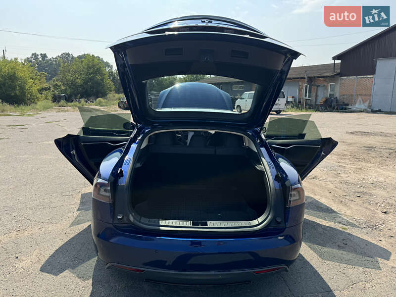 Лифтбек Tesla Model S 2015 в Фастове