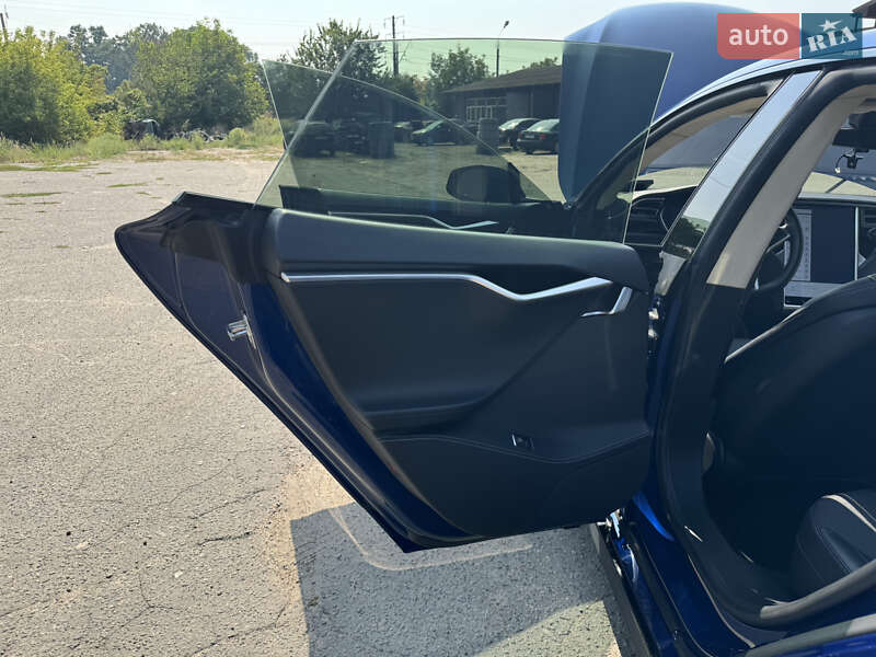Лифтбек Tesla Model S 2015 в Фастове