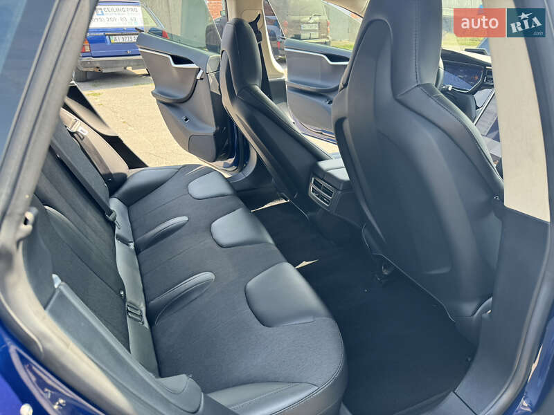 Лифтбек Tesla Model S 2015 в Фастове