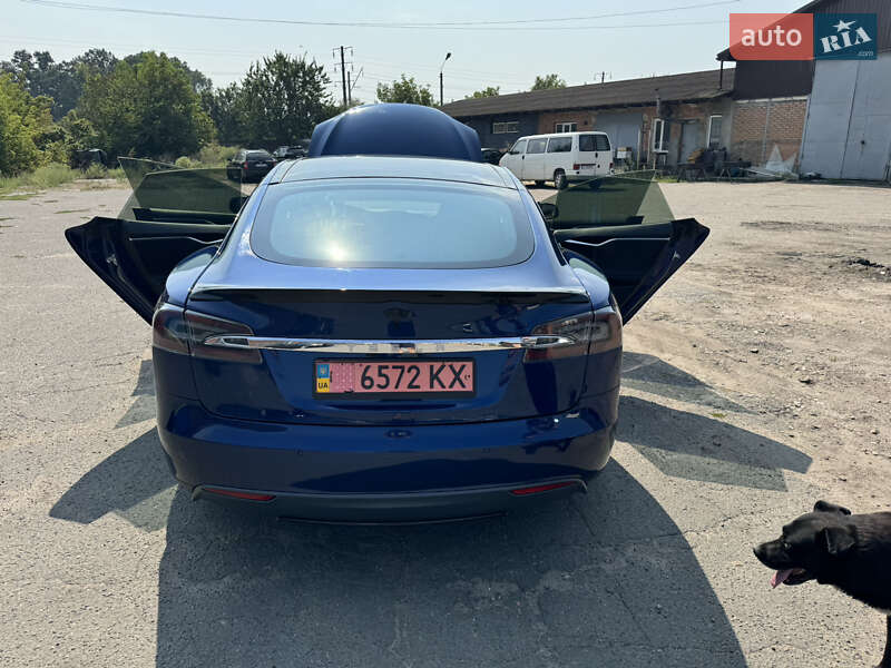 Лифтбек Tesla Model S 2015 в Фастове