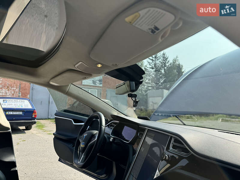 Лифтбек Tesla Model S 2015 в Фастове