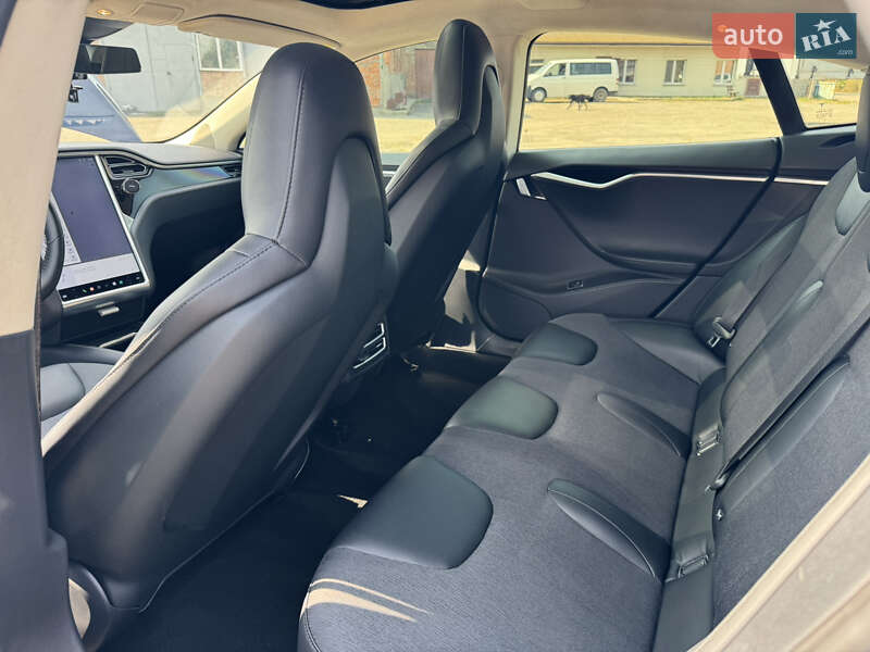 Лифтбек Tesla Model S 2015 в Фастове