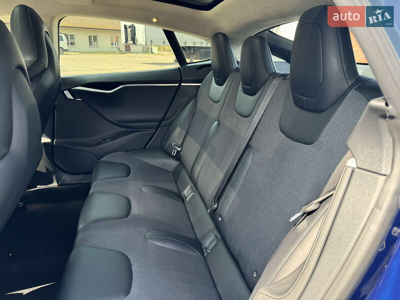 Лифтбек Tesla Model S 2015 в Фастове