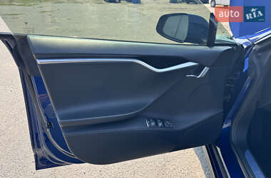 Лифтбек Tesla Model S 2015 в Фастове
