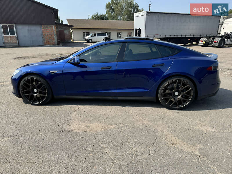 Лифтбек Tesla Model S 2015 в Фастове