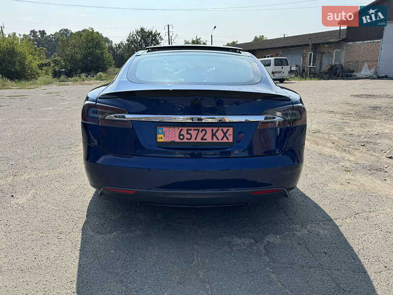 Лифтбек Tesla Model S 2015 в Фастове