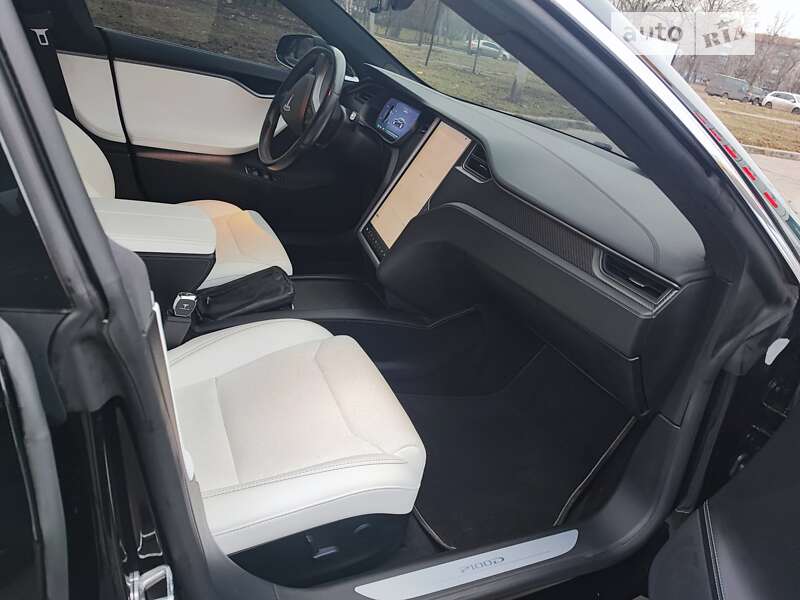 Лифтбек Tesla Model S 2018 в Николаеве