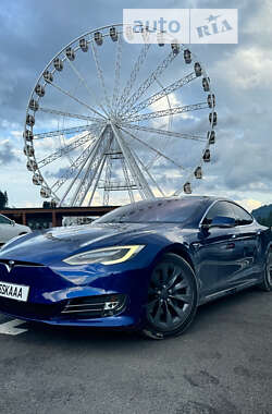 Лифтбек Tesla Model S 2016 в Киеве